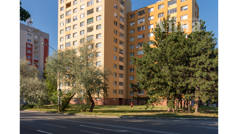 3-izb. byt na začiatku Petržalky - Mamateyova ul.