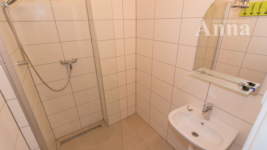 Krátkodobý prenájom 2-izb. byt - Velehradská ul.