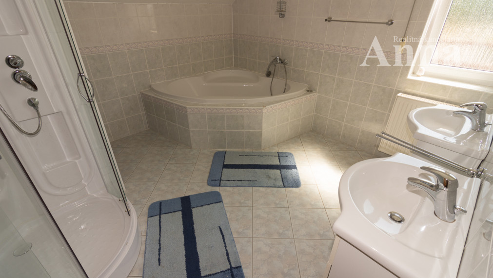 Veľký RD v peknej lokalite - Limbach