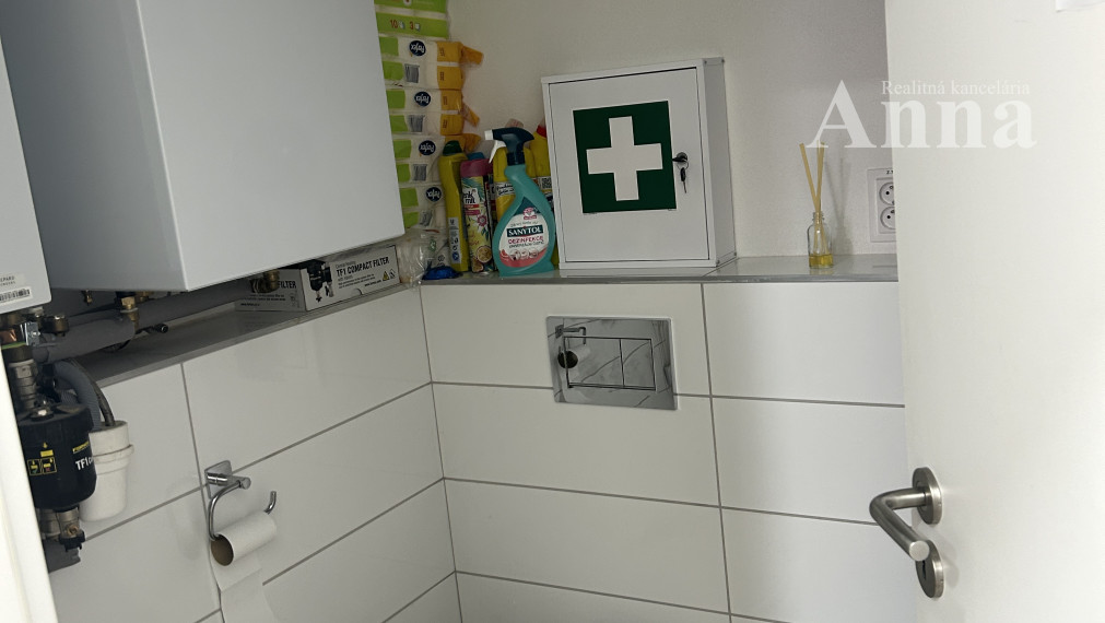 Obch. priestor s výkladom (70 m2) - Obchodná ul.