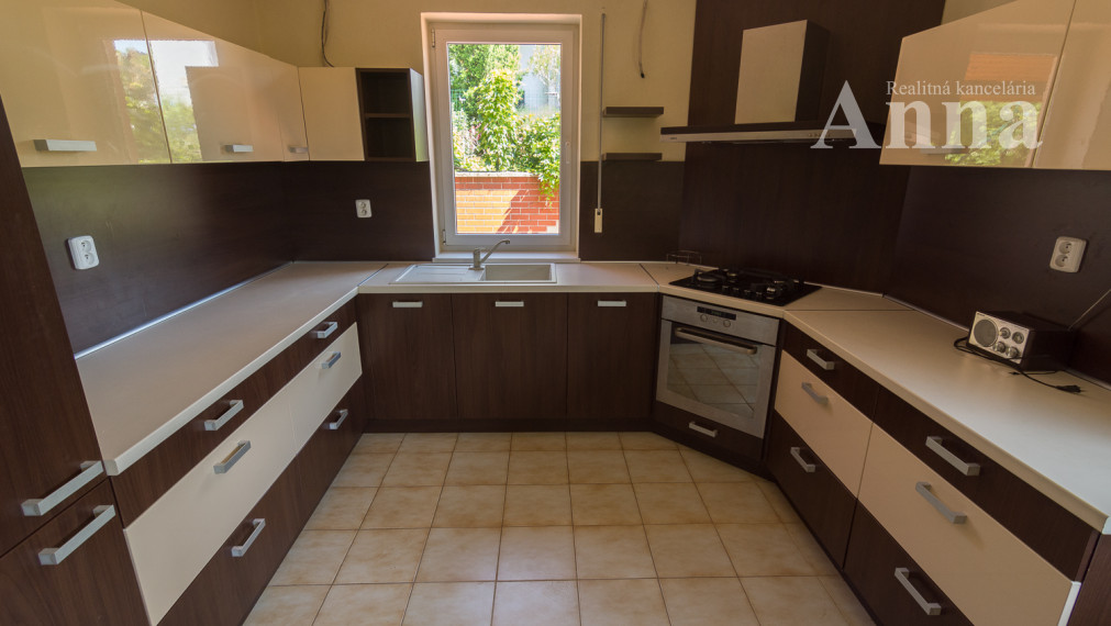 Veľký RD v peknej lokalite - Limbach