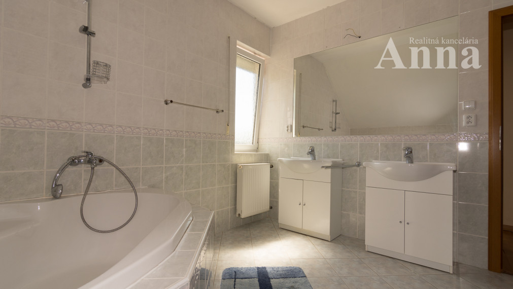 Veľký RD v peknej lokalite - Limbach