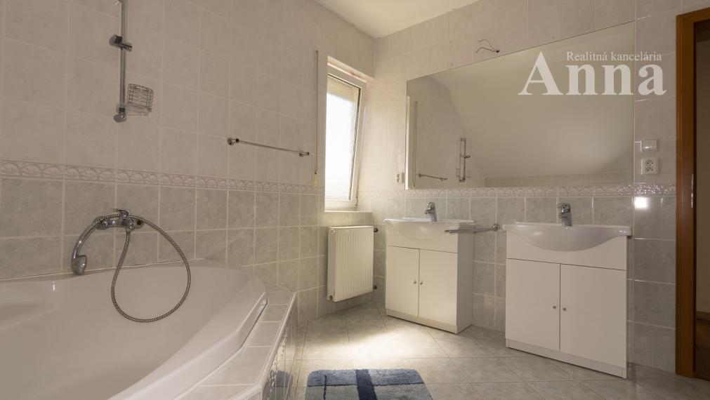 Veľký RD v peknej lokalite - Limbach