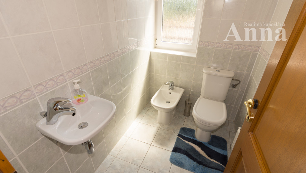 Veľký RD v peknej lokalite - Limbach