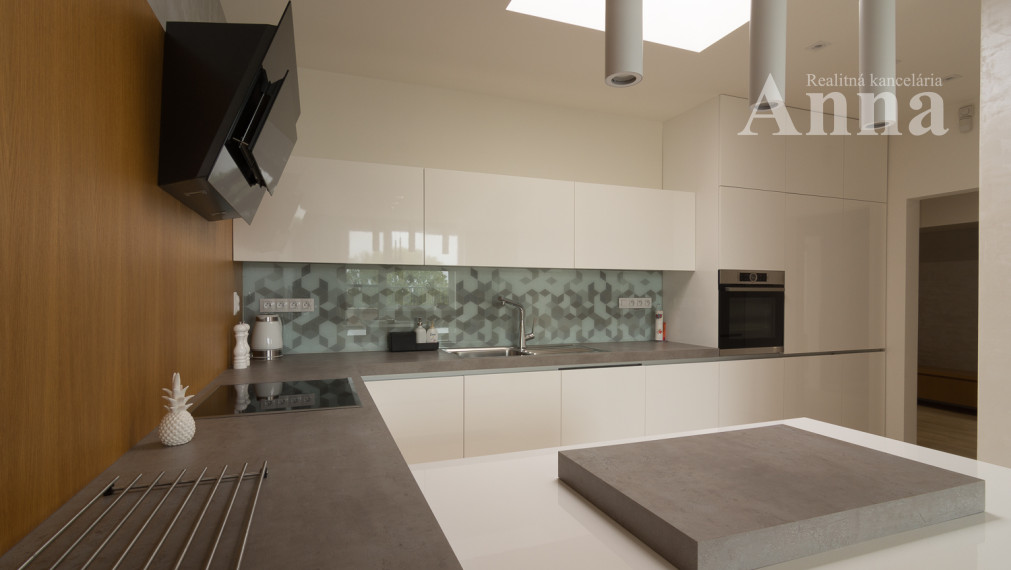 Nadštandardný 4-izb. byt s terasou a parkovaním - Stupava