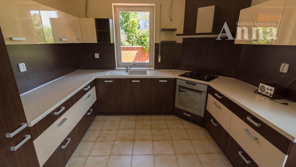 Veľký RD v peknej lokalite - Limbach