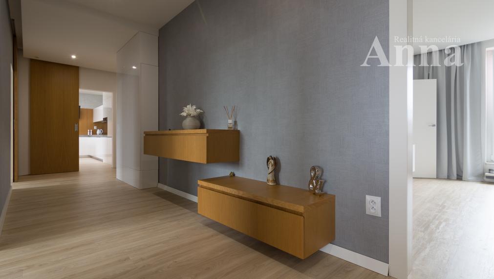 Nadštandardný 4-izb. byt s terasou a parkovaním - Stupava