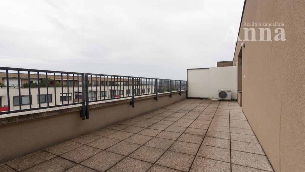 Nadštandardný 4-izb. byt s terasou a parkovaním - Stupava