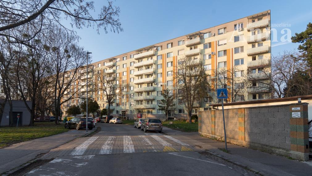 Veľký 2-izb. byt v Petržalke - Vilová ul.