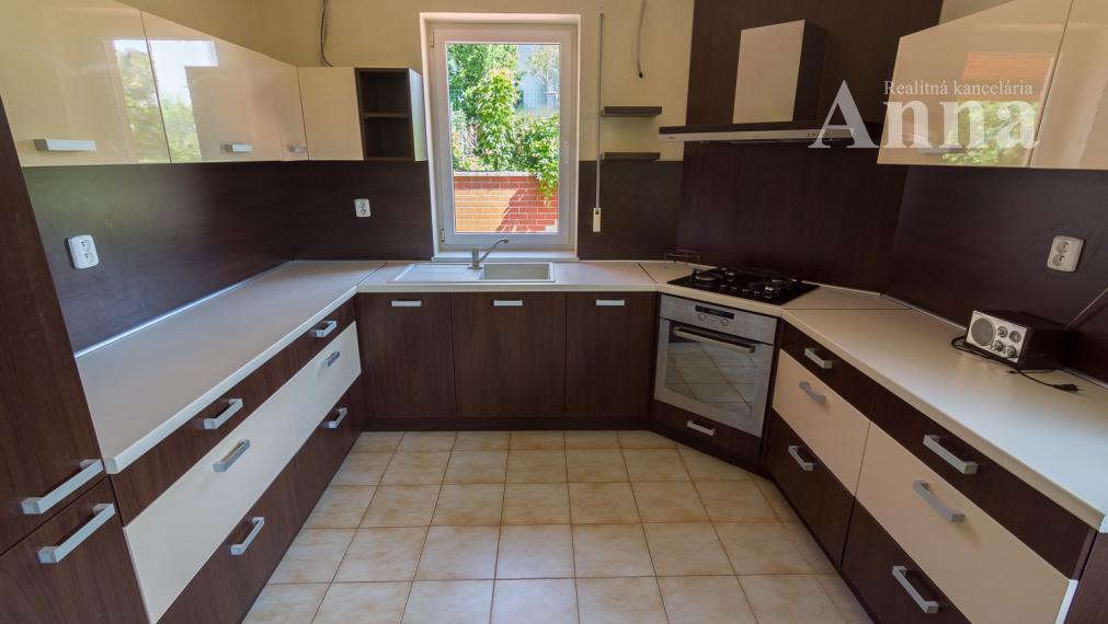 Veľký RD v peknej lokalite - Limbach