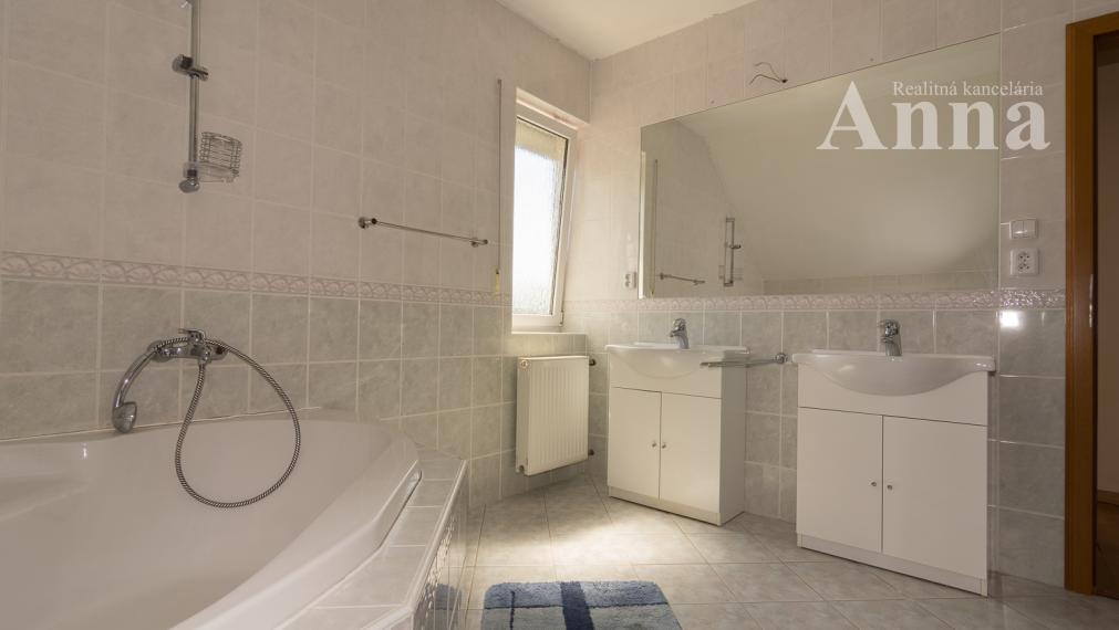 Veľký RD v peknej lokalite - Limbach