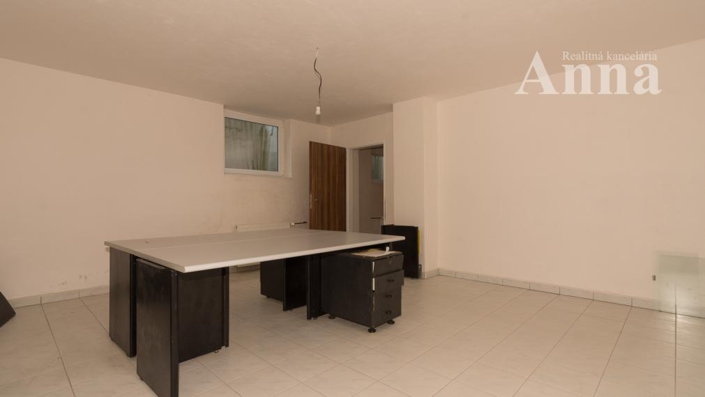 Veľký RD v peknej lokalite - Limbach