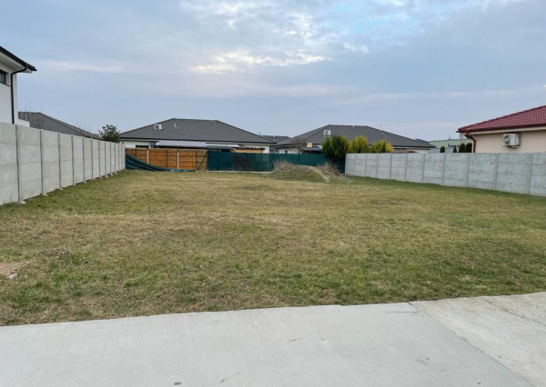 St. pozemok (657 m2) - Zálesie