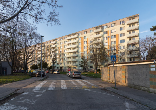 Veľký 2-izb. byt v Petržalke - Vilová ul.